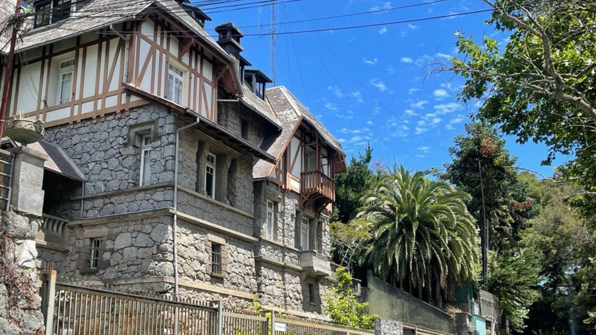 La historia tras el misterioso “castillo” del Parque Ecuador de Concepción
