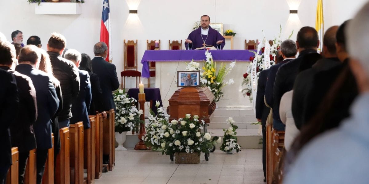 En multitudinario funeral pescadores artesanales del Biobío despidieron a Hugo Arancibia