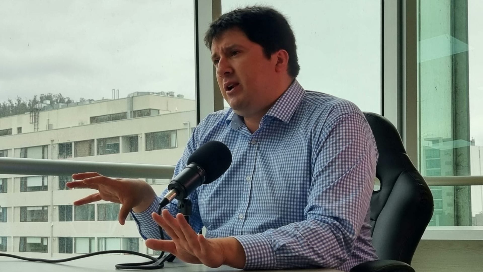Tercera renuncia en 14 días: Gobierno confirma salida de Óscar Reicher de la seremi de Medio Ambiente
