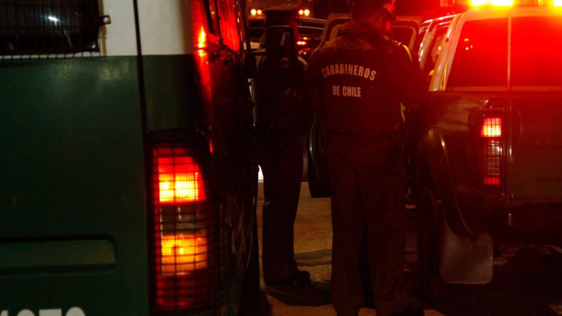 Conductor perdió el control de auto y cayó a costado de la línea férrea en Cerrillos