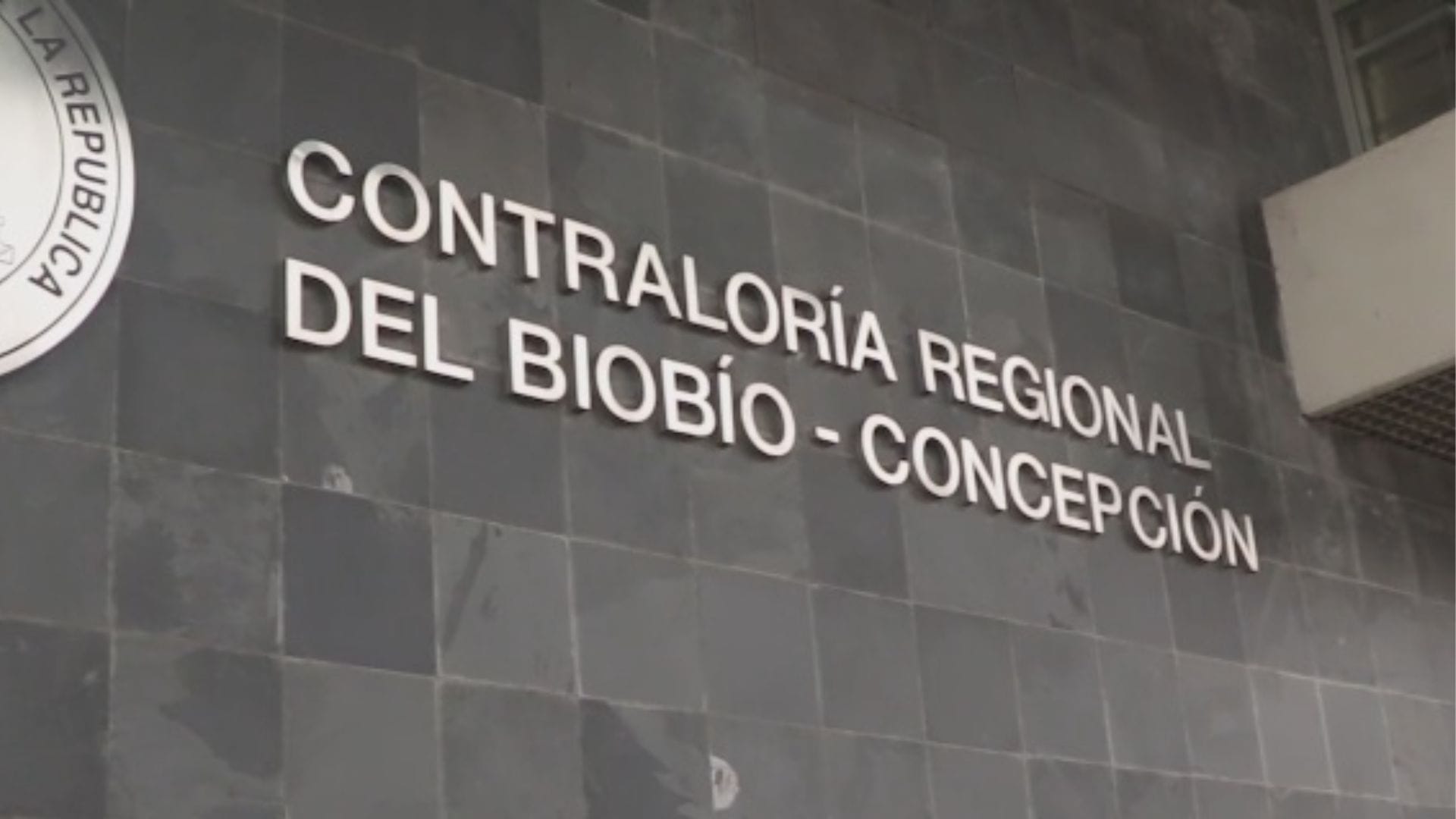Denuncian a abogado de Concepción que acreditó horas de postgrado sin terminar: Contraloría indaga posible irregularidad
