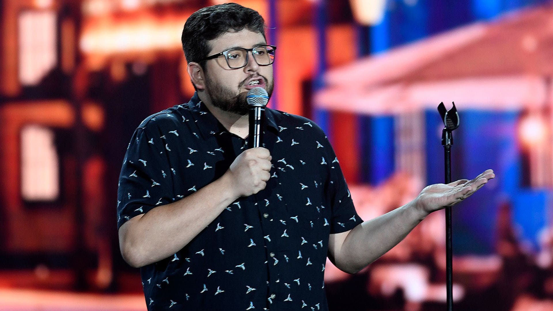 La comedia nuevamente triunfó en el Patagual: Luis Slimming sacó carcajadas tras apuntar a sectores políticos