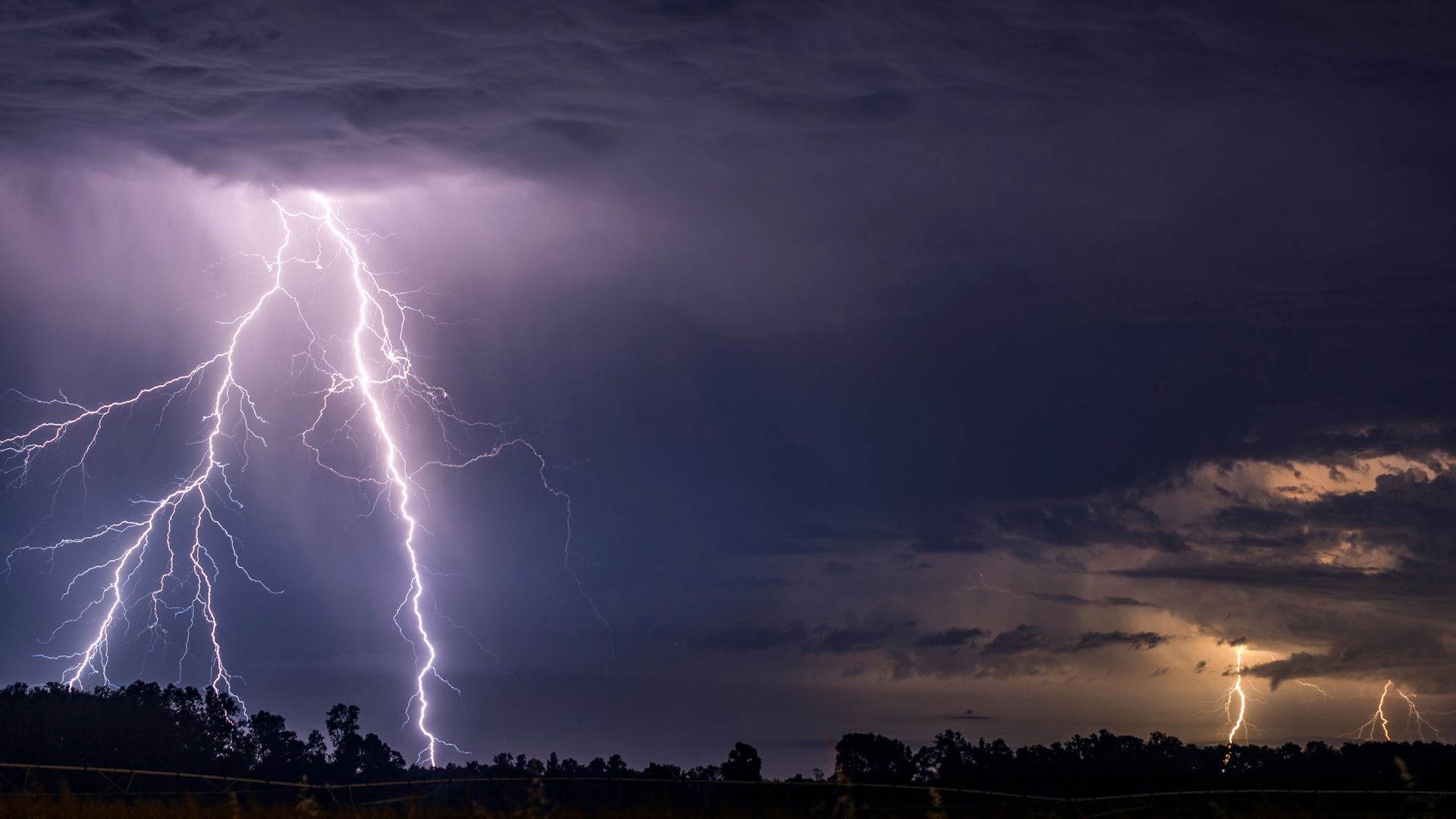 Emiten aviso por probables tormentas eléctricas que podrían llegar a cuatro regiones del país