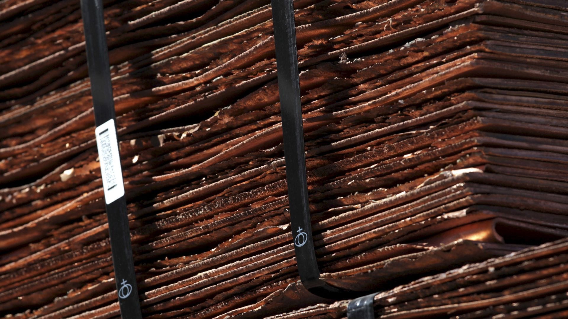 Chile anotó superávit comercial durante diciembre: Cayó el valor de envíos de cobre