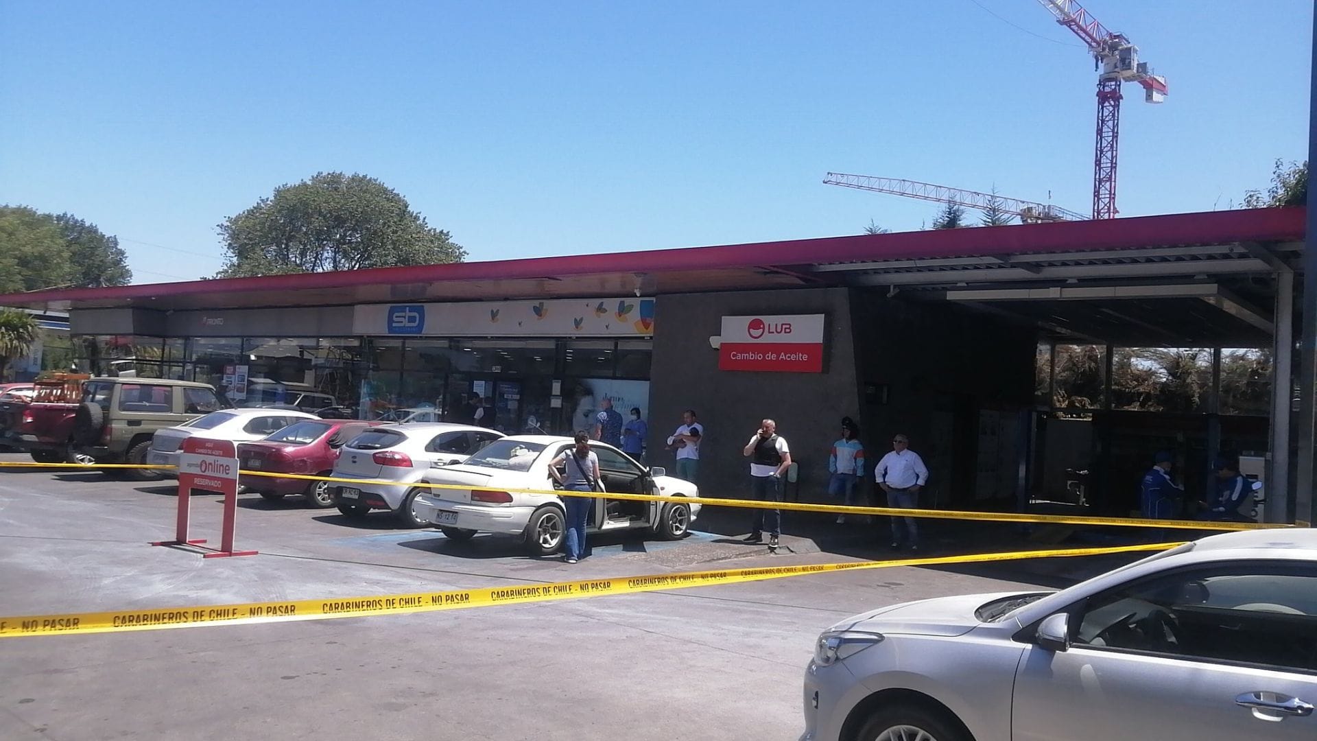 Sujetos se enfrentan a tiros con funcionario de la PDI en asalto a Copec de Michimalonco