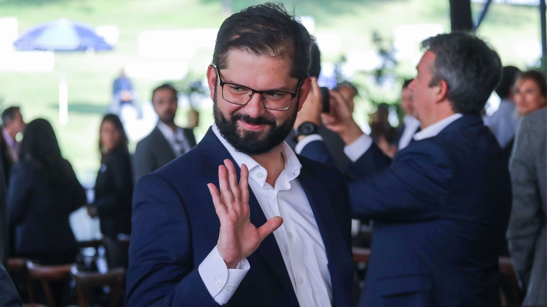 ¿Efectos tras el factor indultos?: Aprobación hacia Boric bajó al 25% según indicó encuesta Cadem
