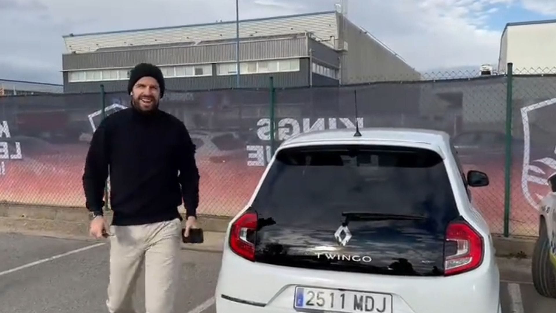 Gerard Piqué llega con un Twingo a la nueva fecha de la “Kings League”