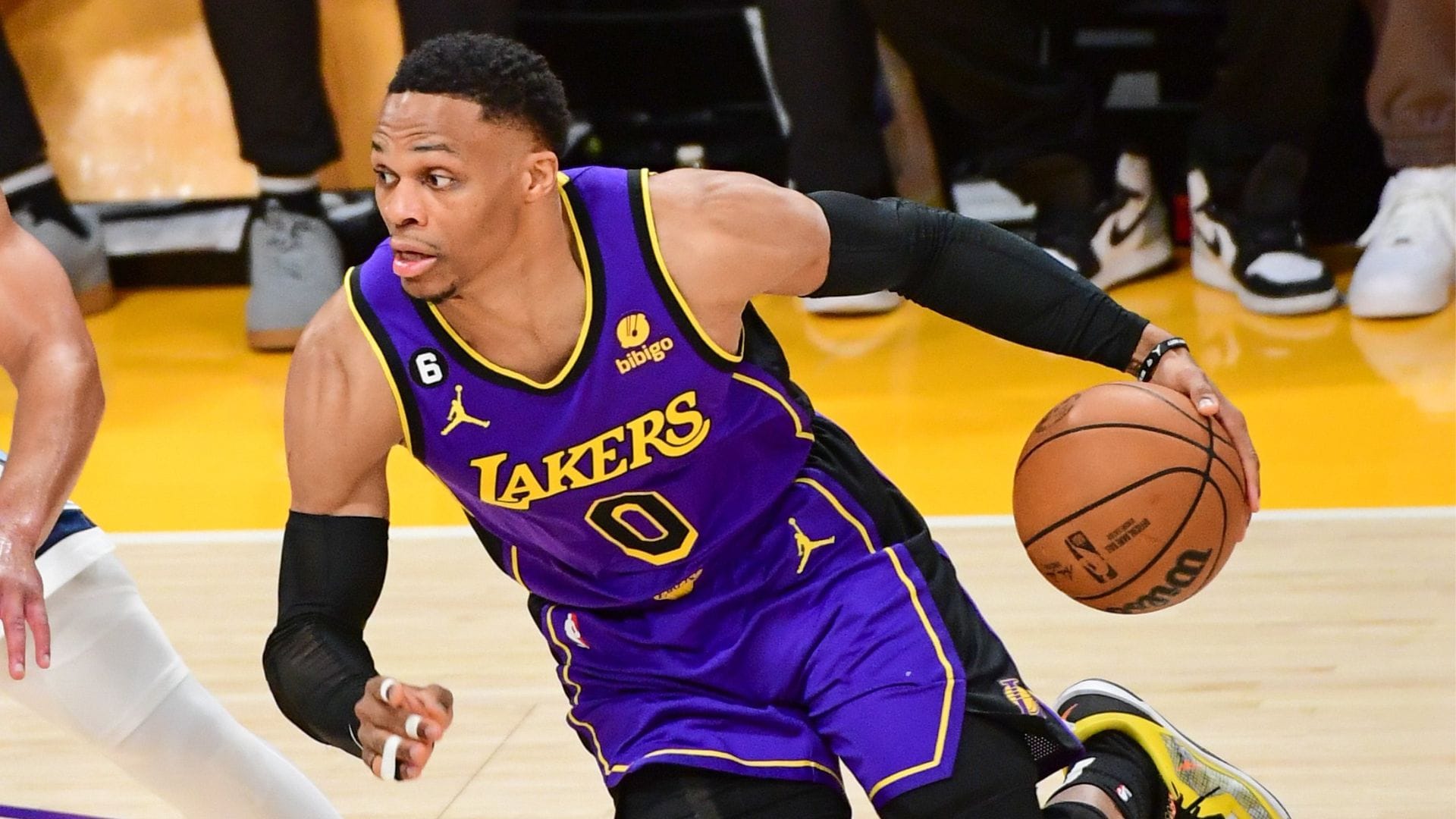 Los Lakers se quedaron la victoria en el último suspiro
