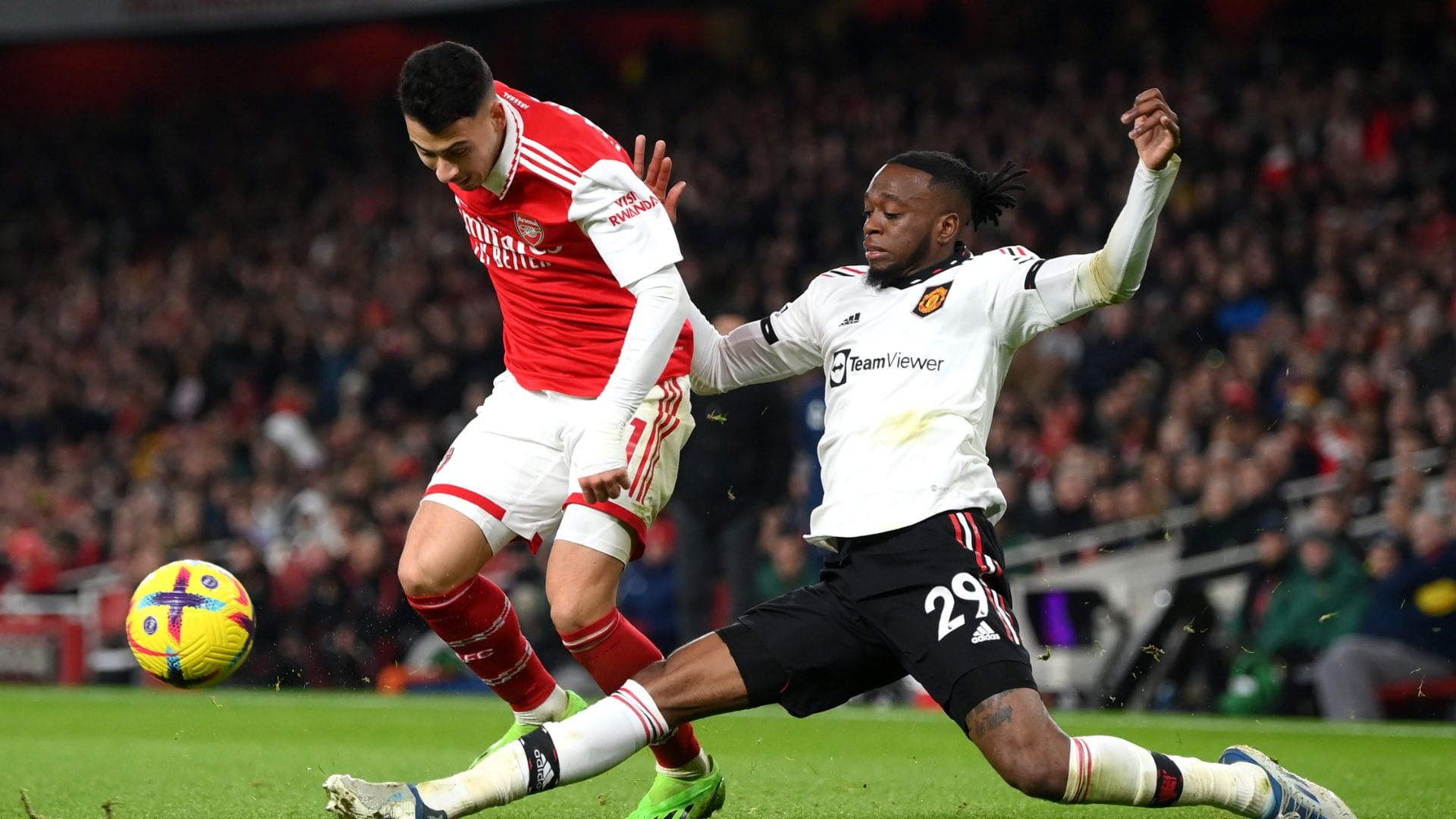 Arsenal sigue sólido y ve más cerca el título de la Premier League