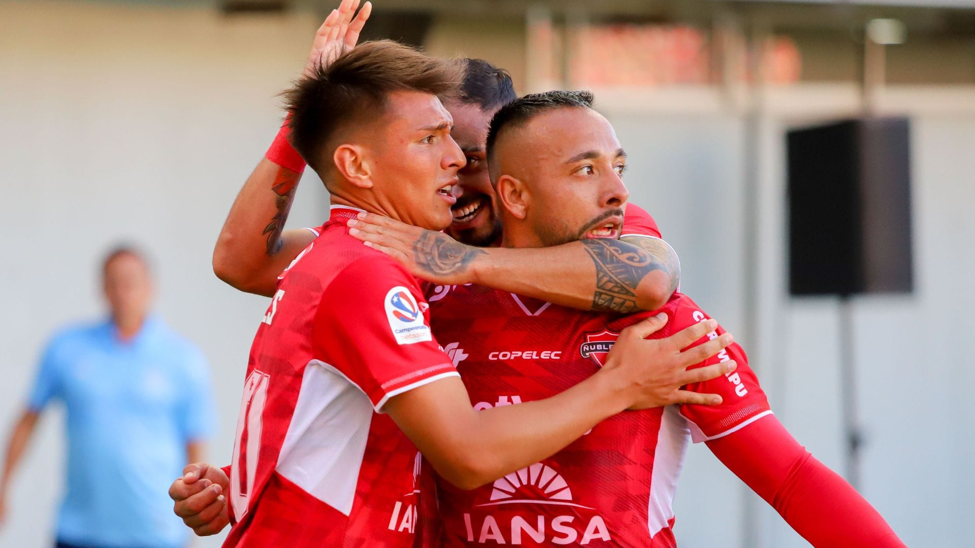 Ñublense hizo arder el Nelson Oyarzún y lo dio vuelta en Chillán ante Magallanes