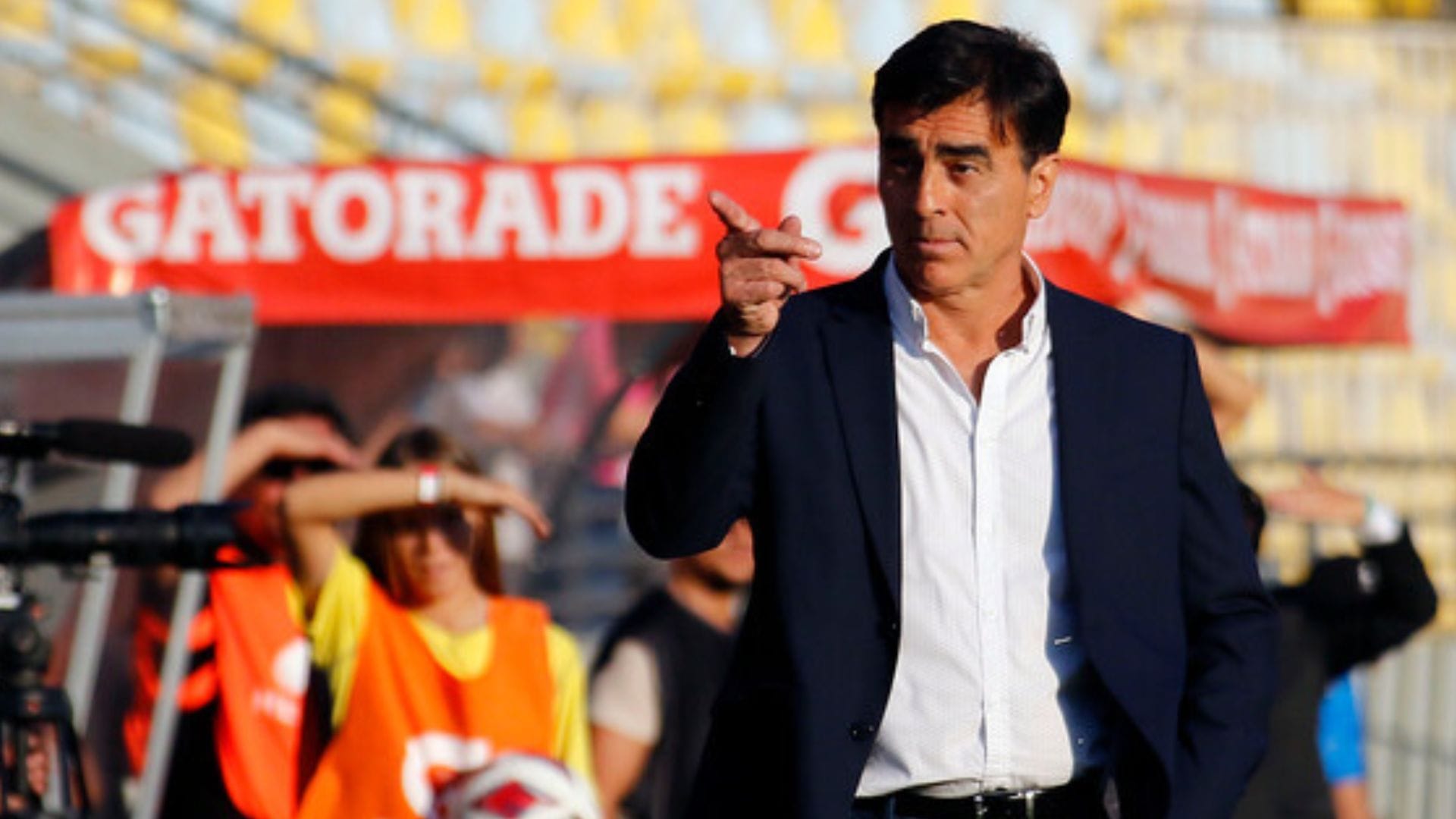 Los reclamos de Gustavo Quinteros en Colo Colo otra vez apuntan al arbitraje