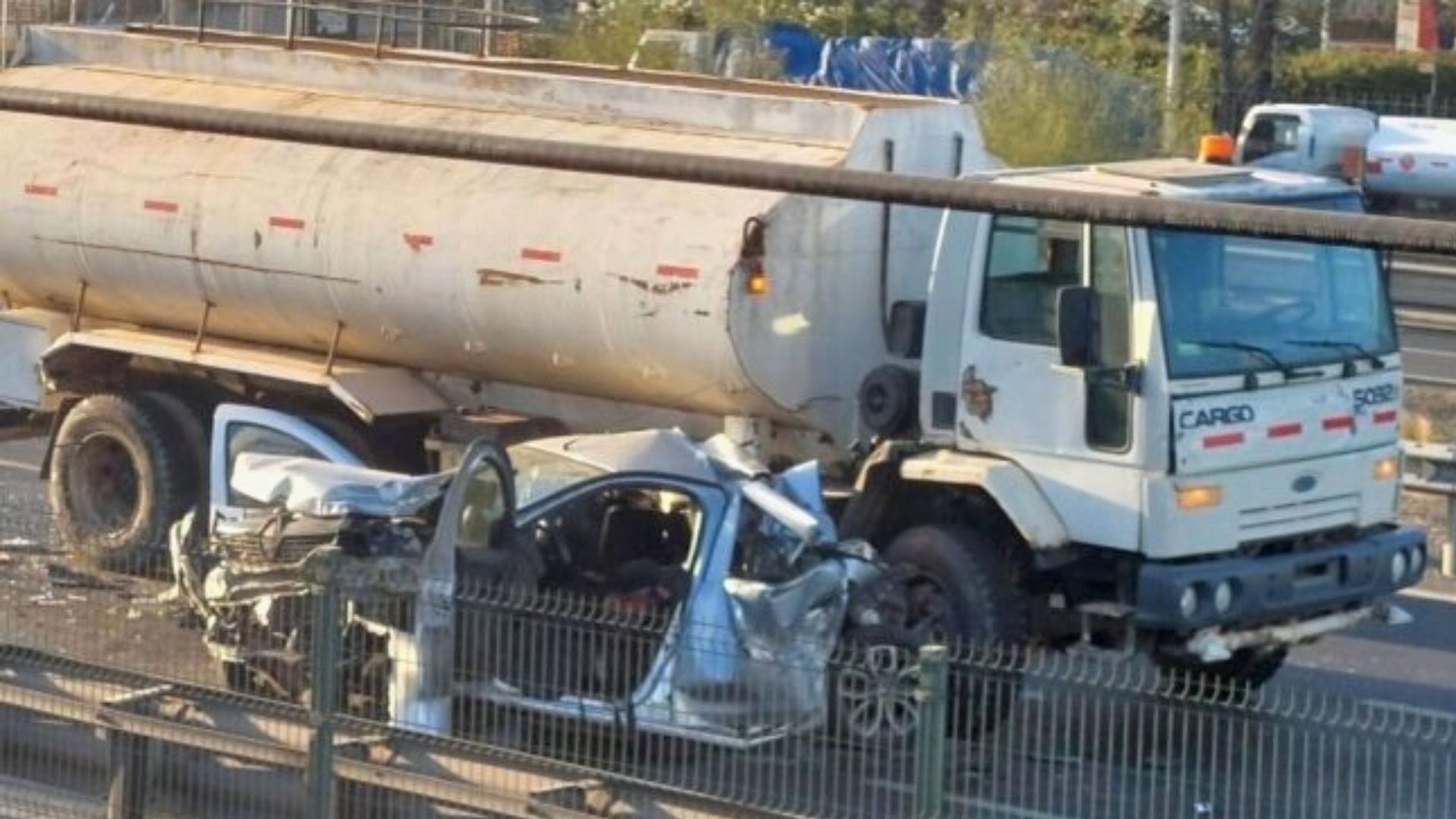 Tres niños resultaron heridos tras grave accidente múltiple en la Autopista Central