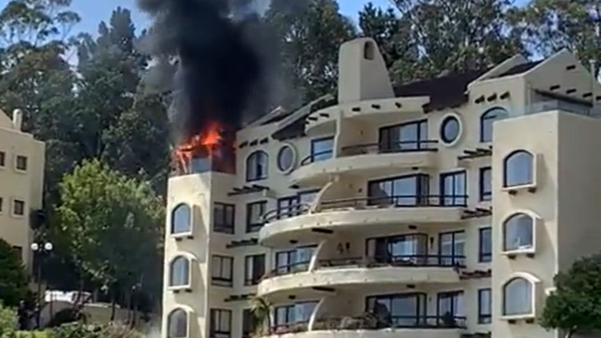 Incendio afectó a departamento de Pingueral en medio de homenaje a familia de víctimas