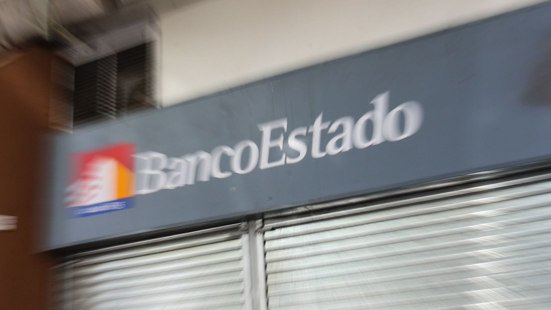 Usuarios reportan caída de plataformas del Banco Estado: App, web y Caja Vecina afectadas