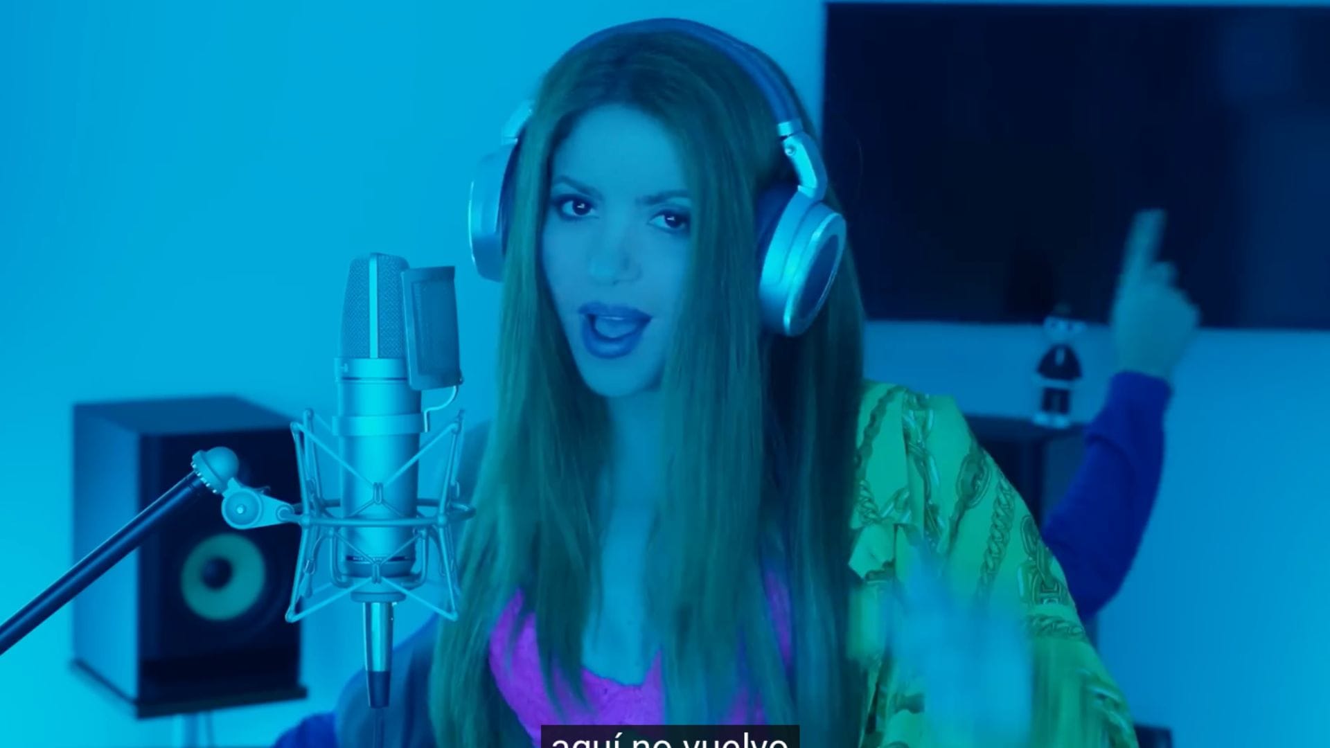 “A ti te quedé grande, por eso estás con una igualita que tú”: Shakira estrena canción llena de indirectas junto a Bizarrap