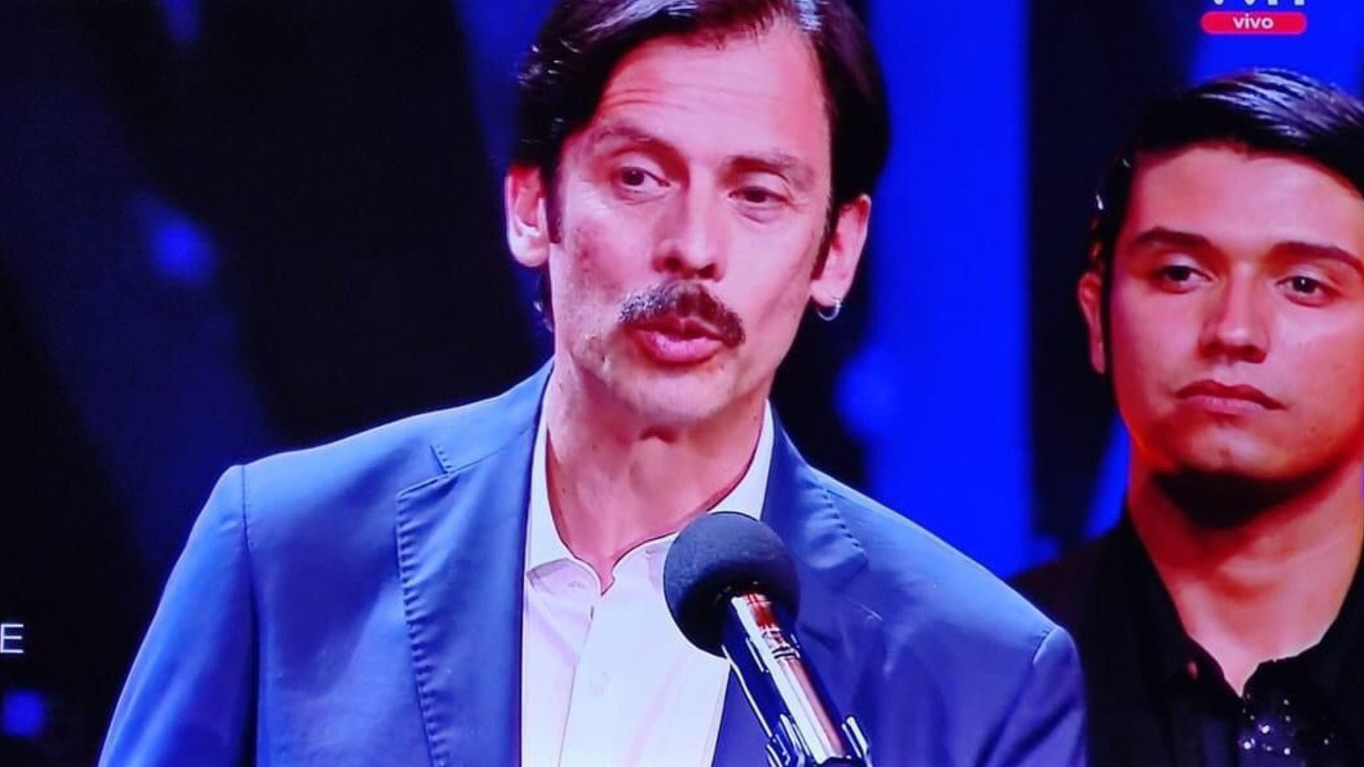 El sentido discurso de Néstor Cantillana en Premios Caleuche: “Mi mamá está en la UCI y agradezco que sea Fonasa”
