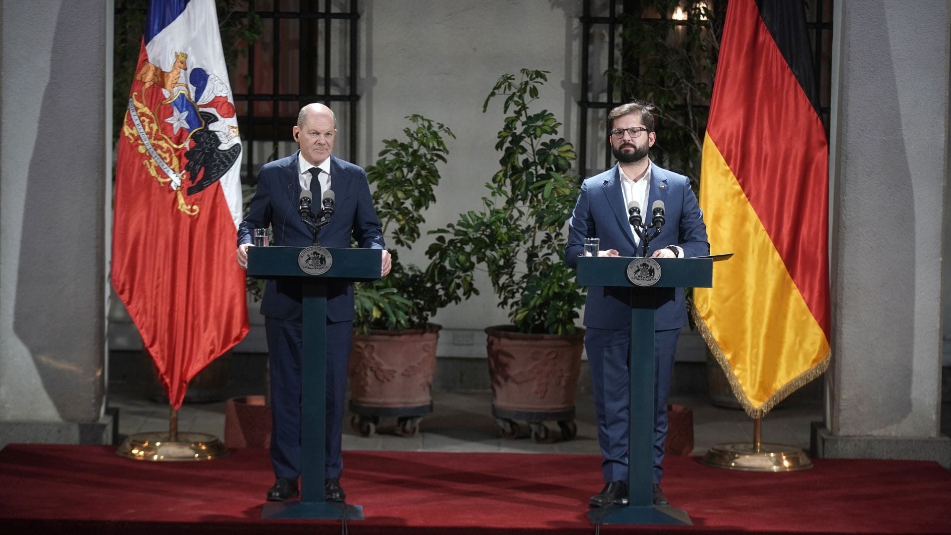 Boric y canciller alemán Scholz respaldan idea de crear sitio de memoria de Colonia Dignidad
