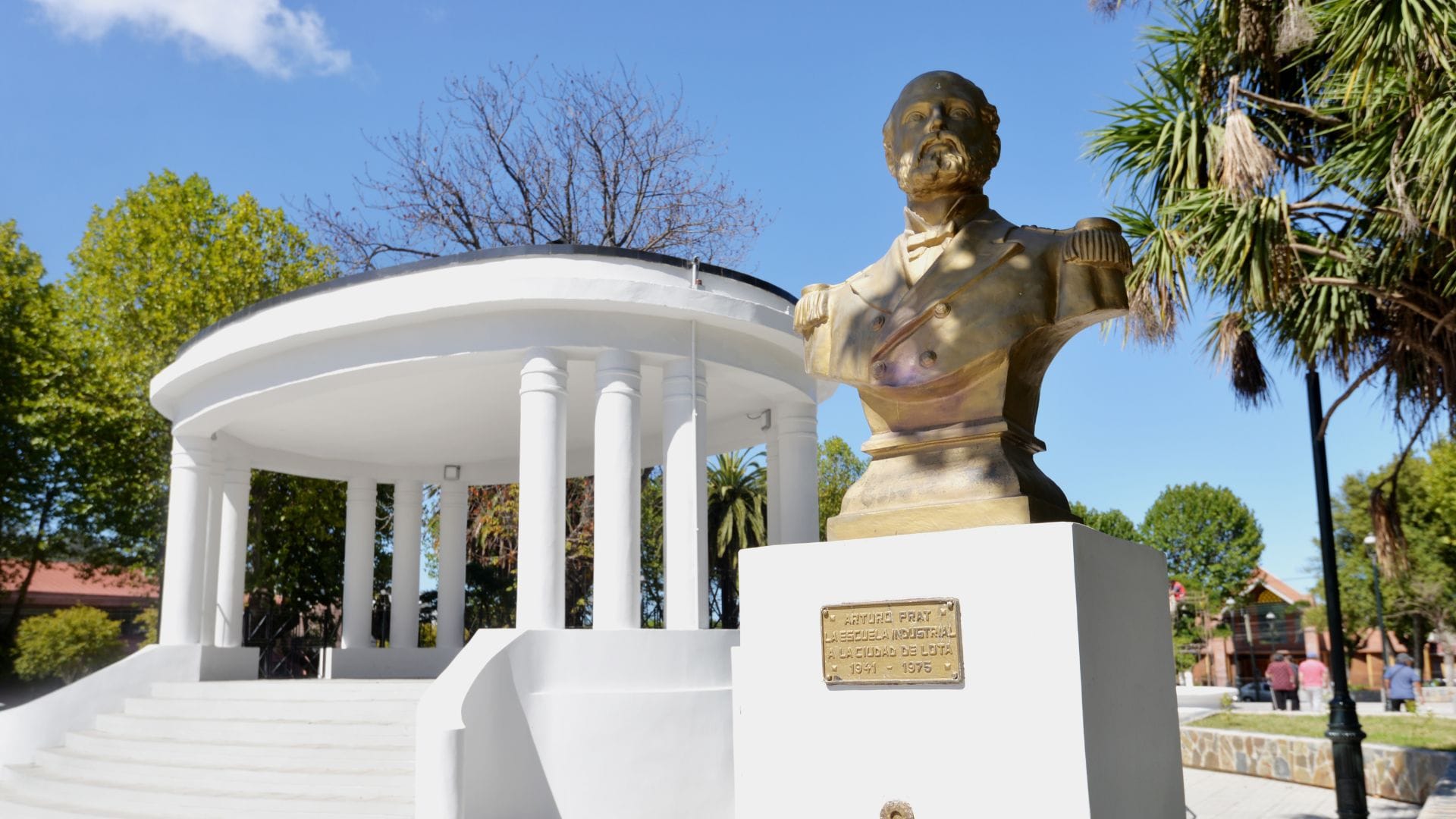 Con juegos infantiles y un renovado odeón: Así luce la Plaza de Armas de Lota