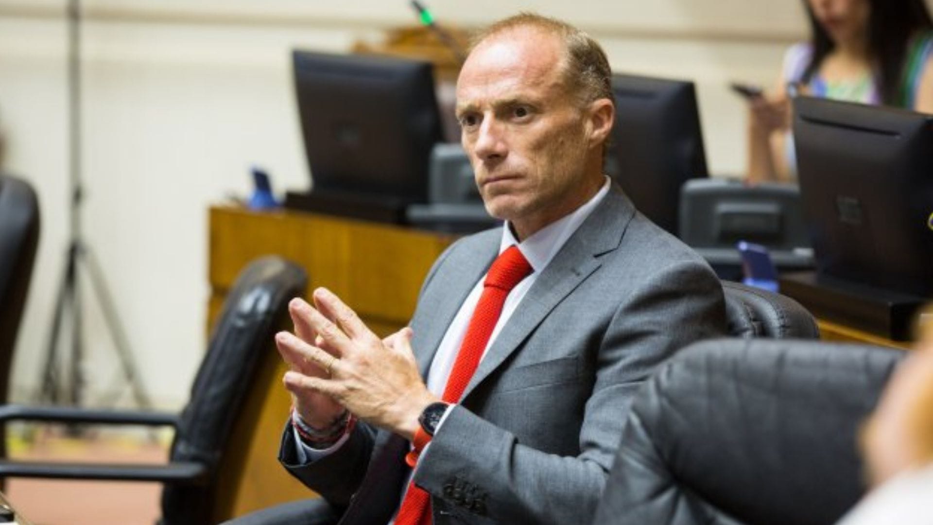 Senador Sebastián Keitel renuncia a Evópoli por diferencias con actual directiva nacional