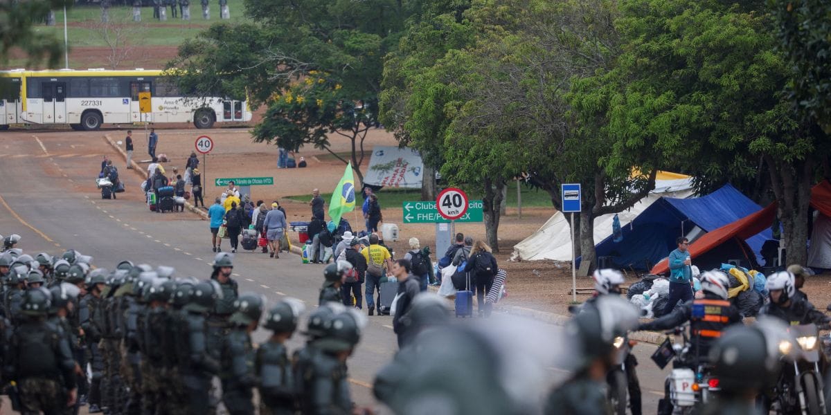 Piden a la Corte suprema que investigue el rol de Bolsonaro en disturbios en Brasilia