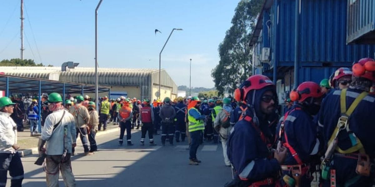 Reportan fuga de gas tóxico en ENAP Hualpén: Personal tuvo que ser evacuado