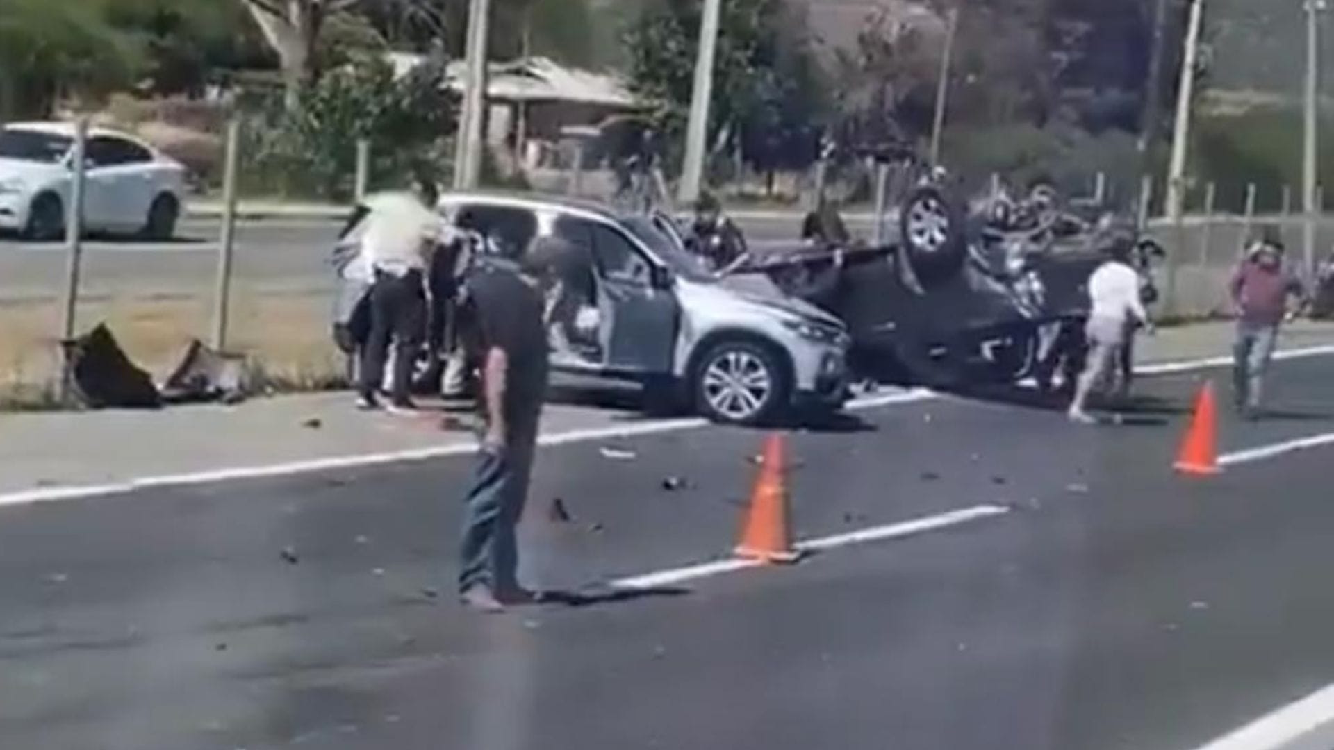 Cuatro personas mueren en Ruta 68: Conductor de camión perdió el control del móvil