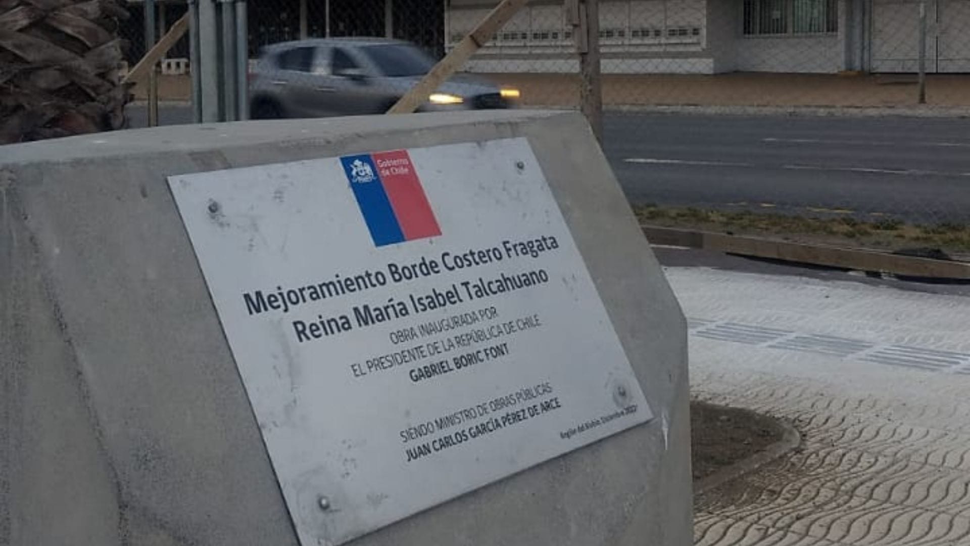 Insólito: placa de nueva costanera en Talcahuano dice que Presidente Gabriel Boric la inauguró