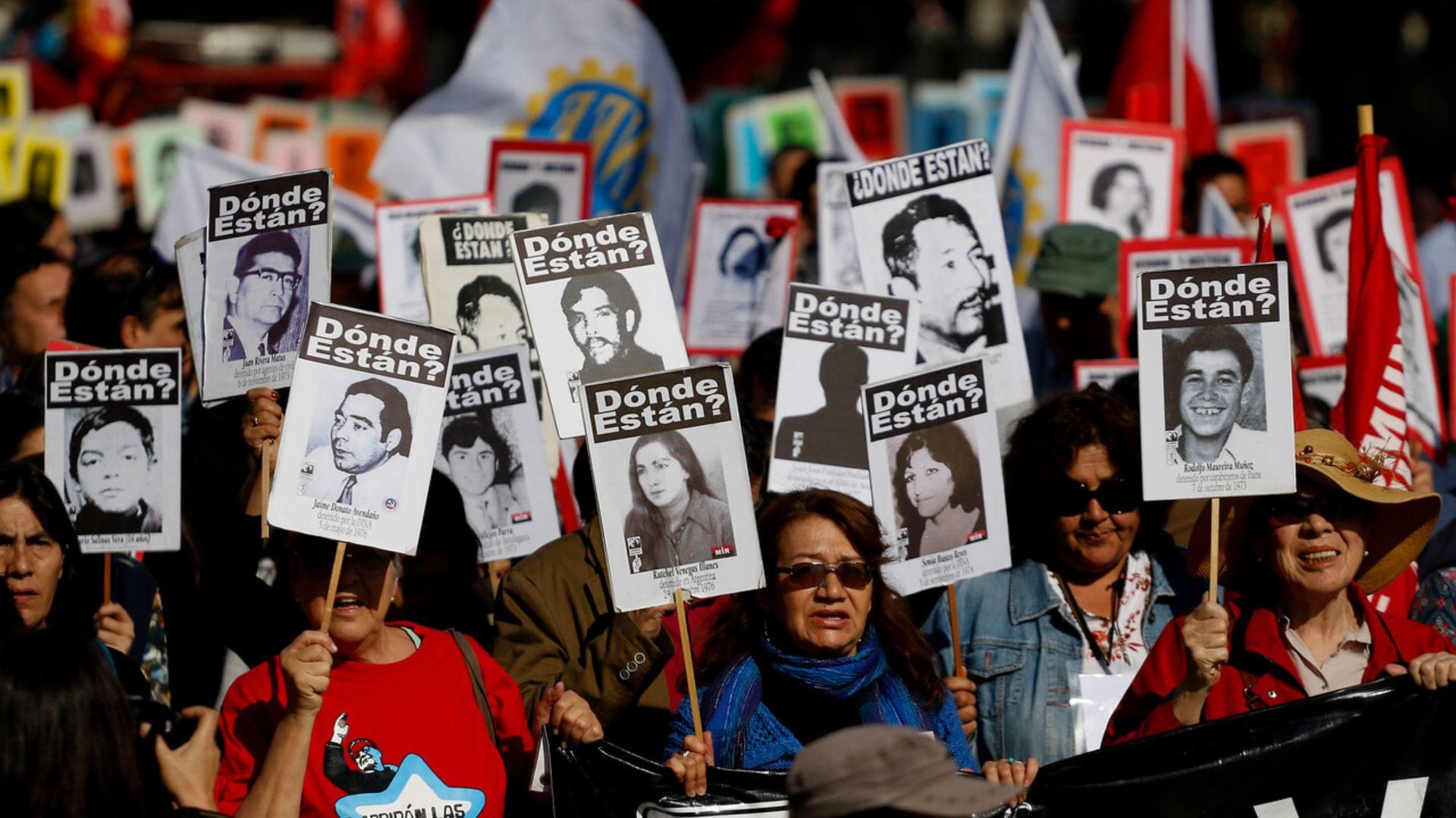 Retrasan actividades de conmemoración de 50 años del Golpe debido a emergencia por incendios