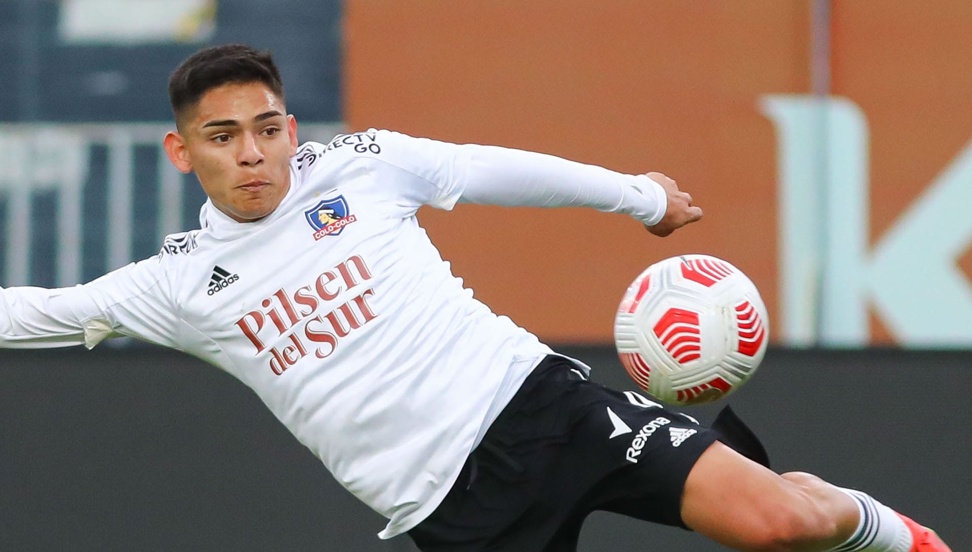 Colo Colo no pierde la fe en retener a Joan Cruz con un millonario ofrecimiento
