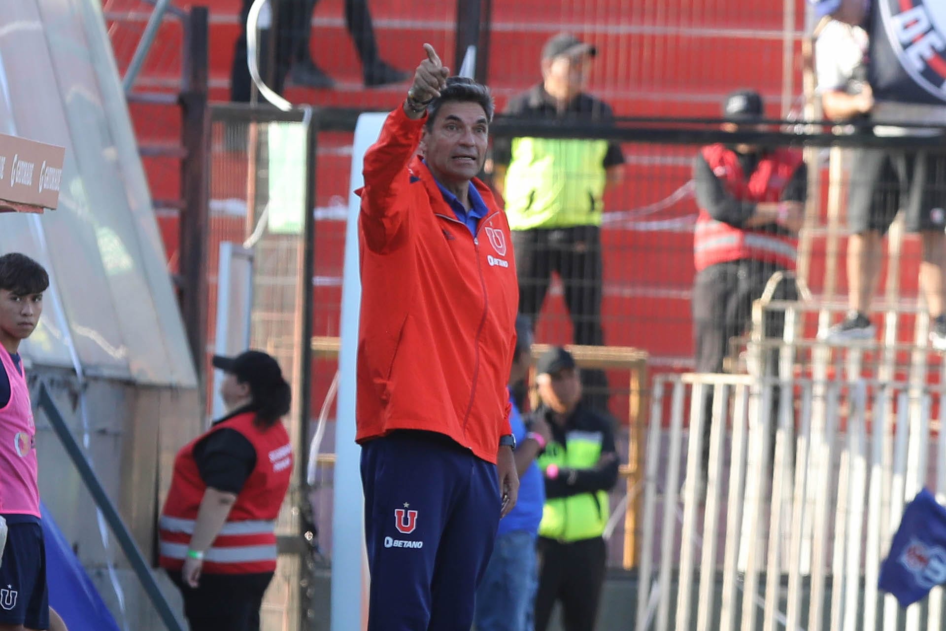 La explicación de Mauricio Pellegrino sobre la suplencia de Lucas Assadi en la U. de Chile