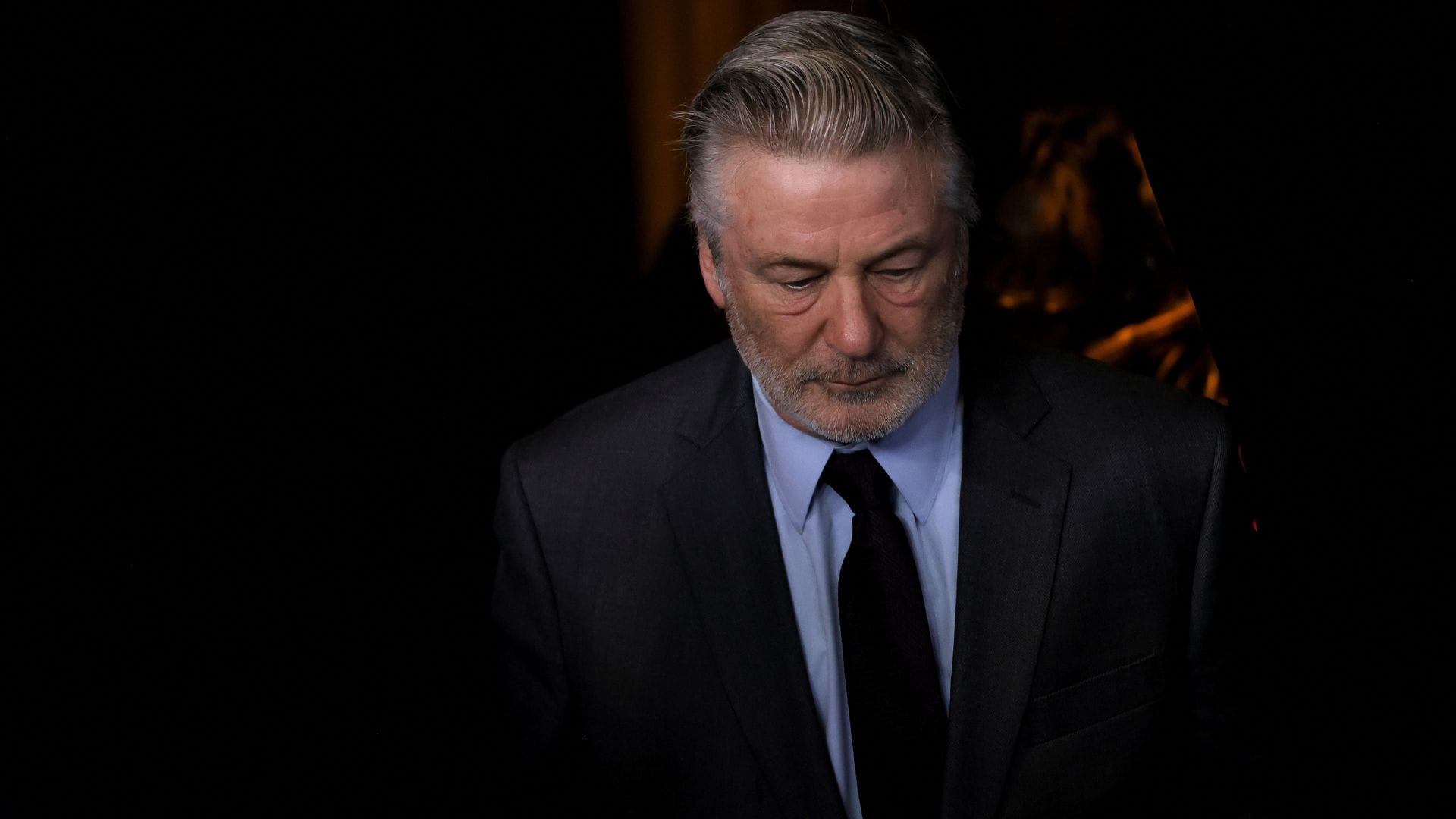 Alec Baldwin es acusado formalmente de homicidio involuntario tras tragedia en rodaje de Rust