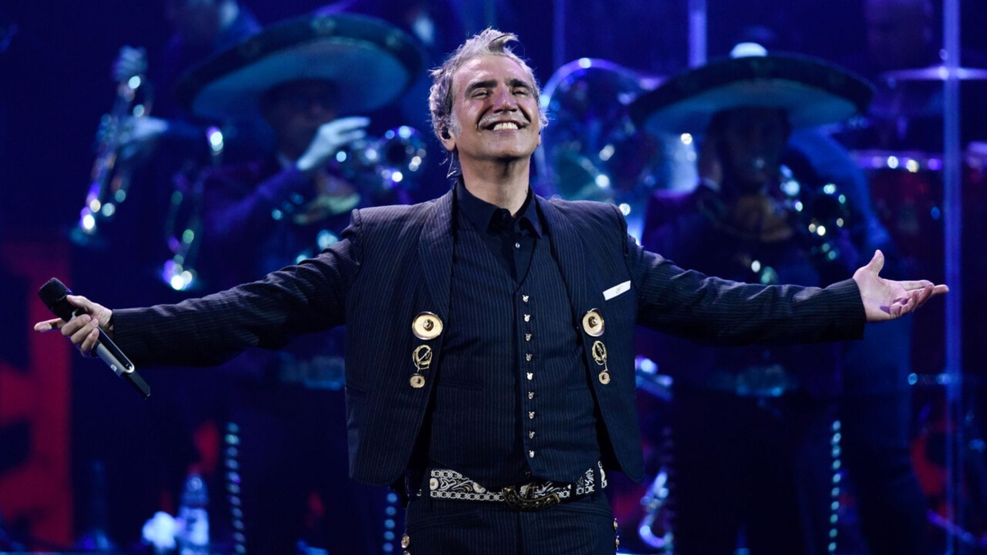 ¡Un retorno soñado! Alejandro Fernández conquista a Viña con su romanticismo