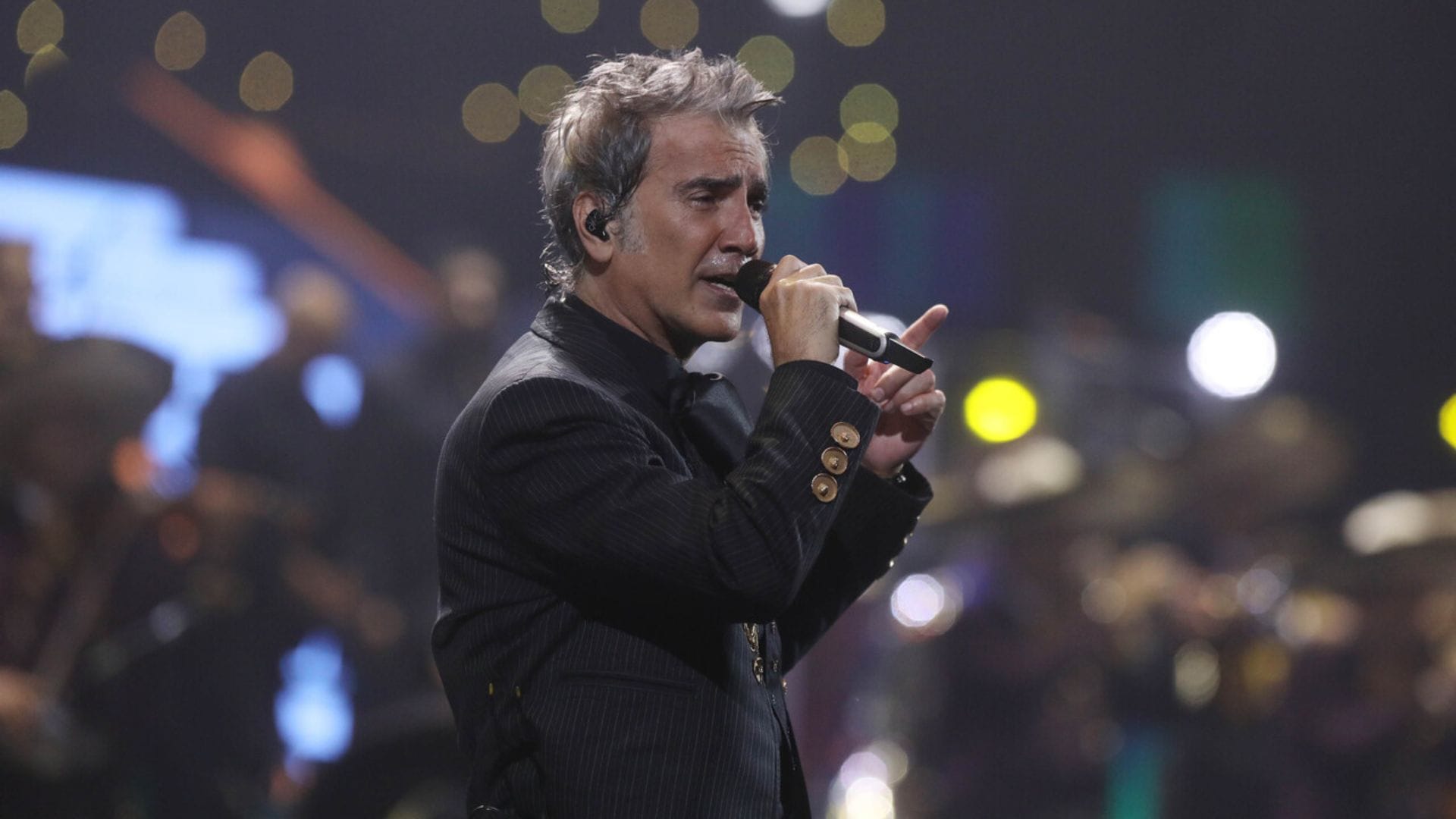 ¿Y Christina Aguilera? Alejandro Fernández cantó en solitario “Hoy tengo ganas de ti”