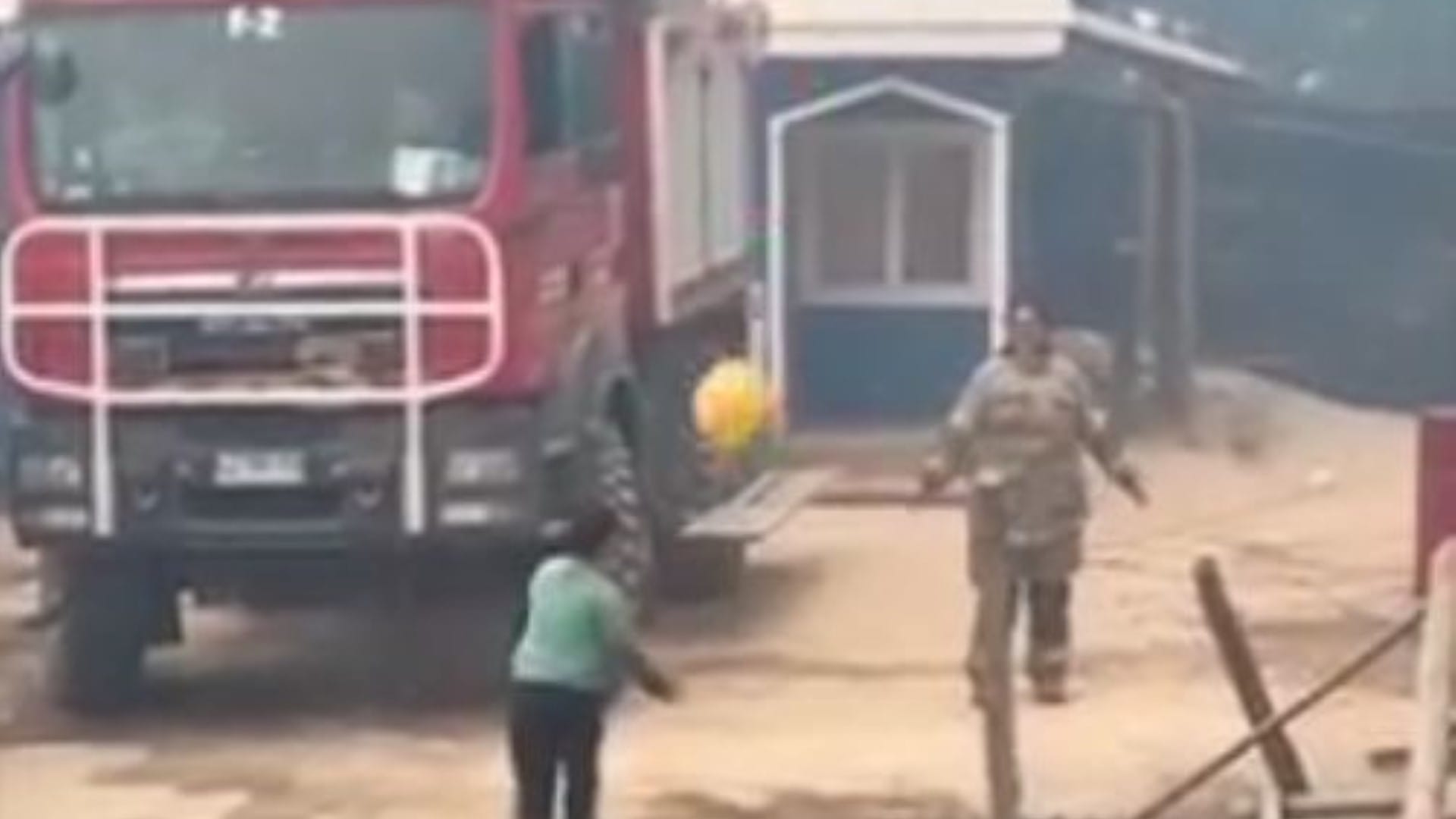 “Bomberos estará para ti siempre”: Voluntaria de Penco contiene a niño mientras protegían su casa en Tomé