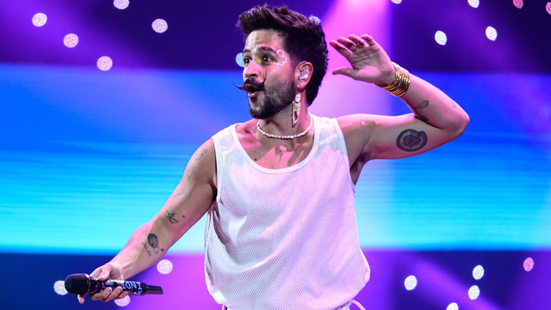 ¡Camilo enamoró a Viña! La Quinta Vergara cantó y bailó en su debut