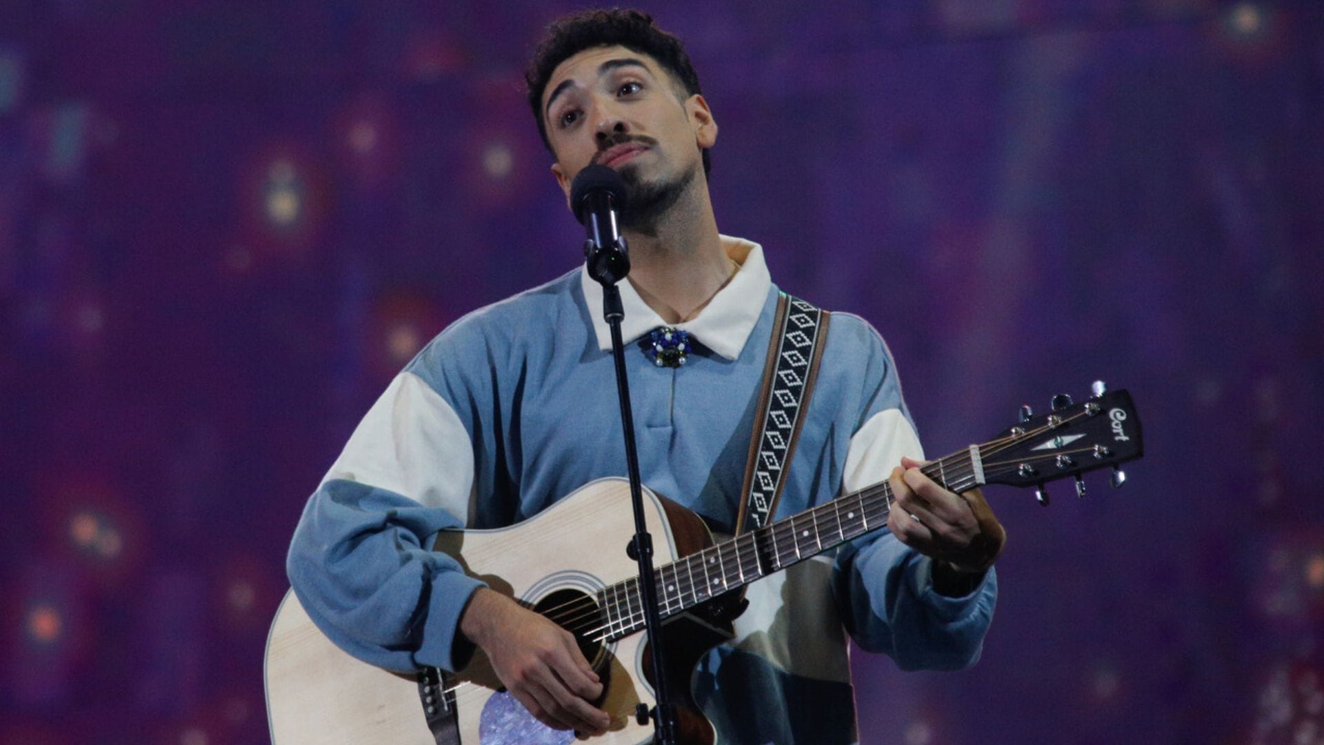 “Para tipos como tú”: Diego Urrutia mostró su talento tocando la guitarra e hizo cantar a Viña