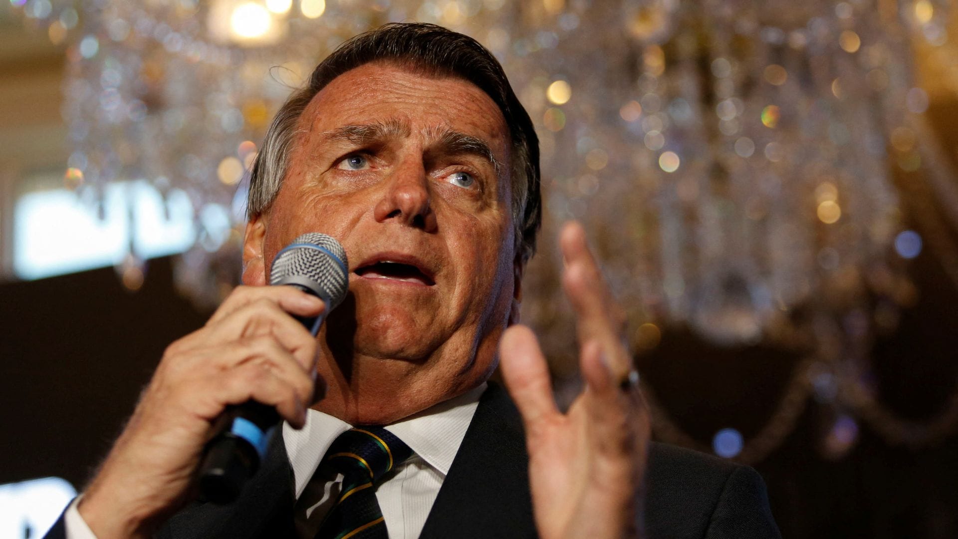 Bolsonaro evalúa regresar a Brasil en las próximas semanas