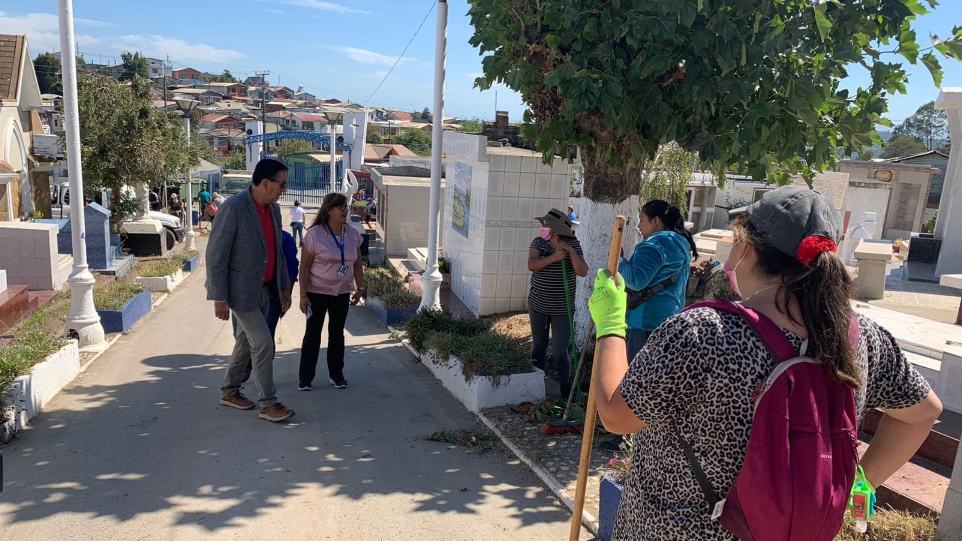 Cementerio General de Lota recibió profunda mantención mediante operativo de limpieza