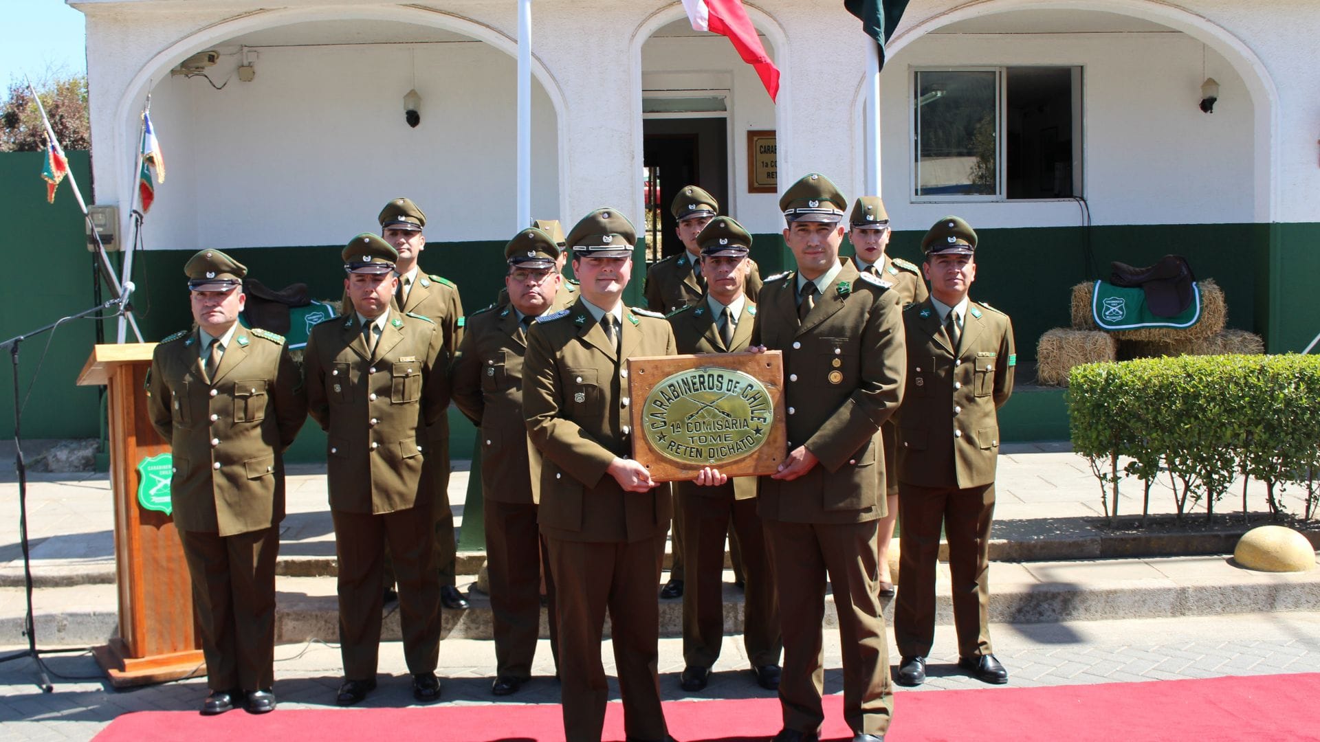 Realizan cambio de placa identificatoria en conmemoración del 27F en el retén de Carabineros “Dichato”