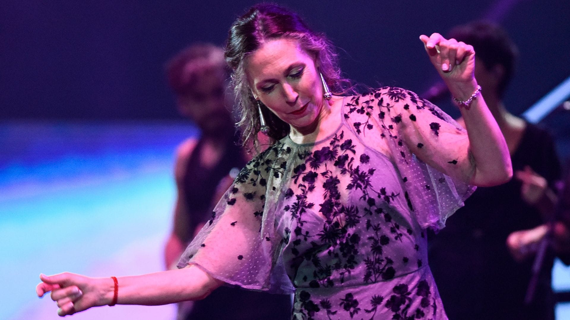 “Llegó hasta abajo”: Juanita Parra perreó junto al jurado de Viña 2023 en el show de Nicki Nicole