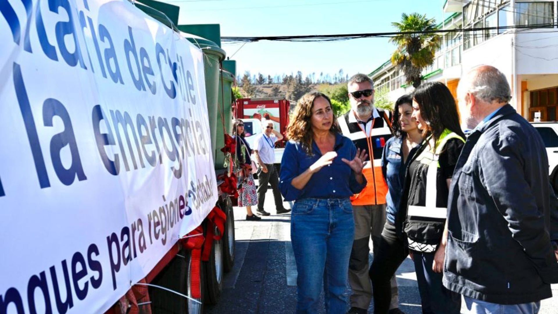 Realizan entrega de estanques de agua potable para apoyar a damnificados por incendios forestales