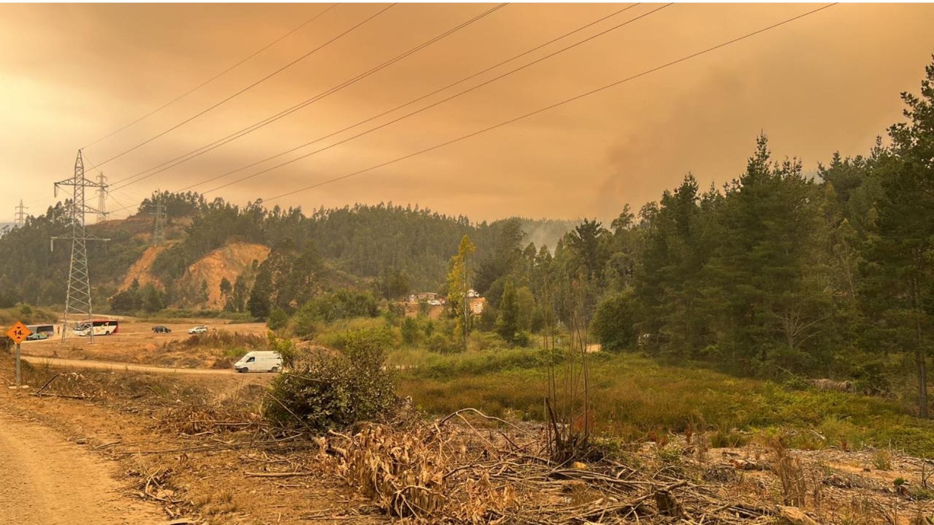 Las angustiantes horas de los vecinos de El Guayo en Coronel: El fuego estuvo a metros de sus casas