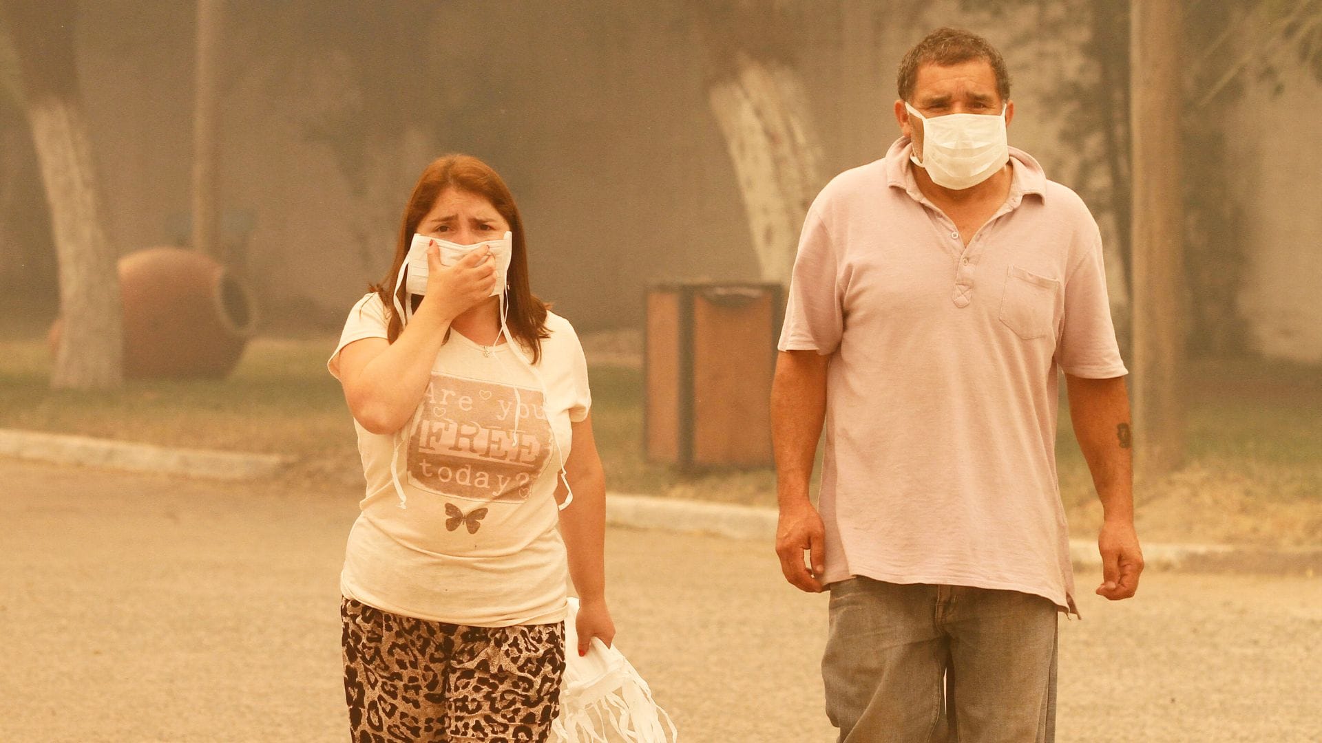 Recomiendan uso de mascarilla y no practicar ejercicios al aire libre por humo de incendios en la Provincia de Concepción