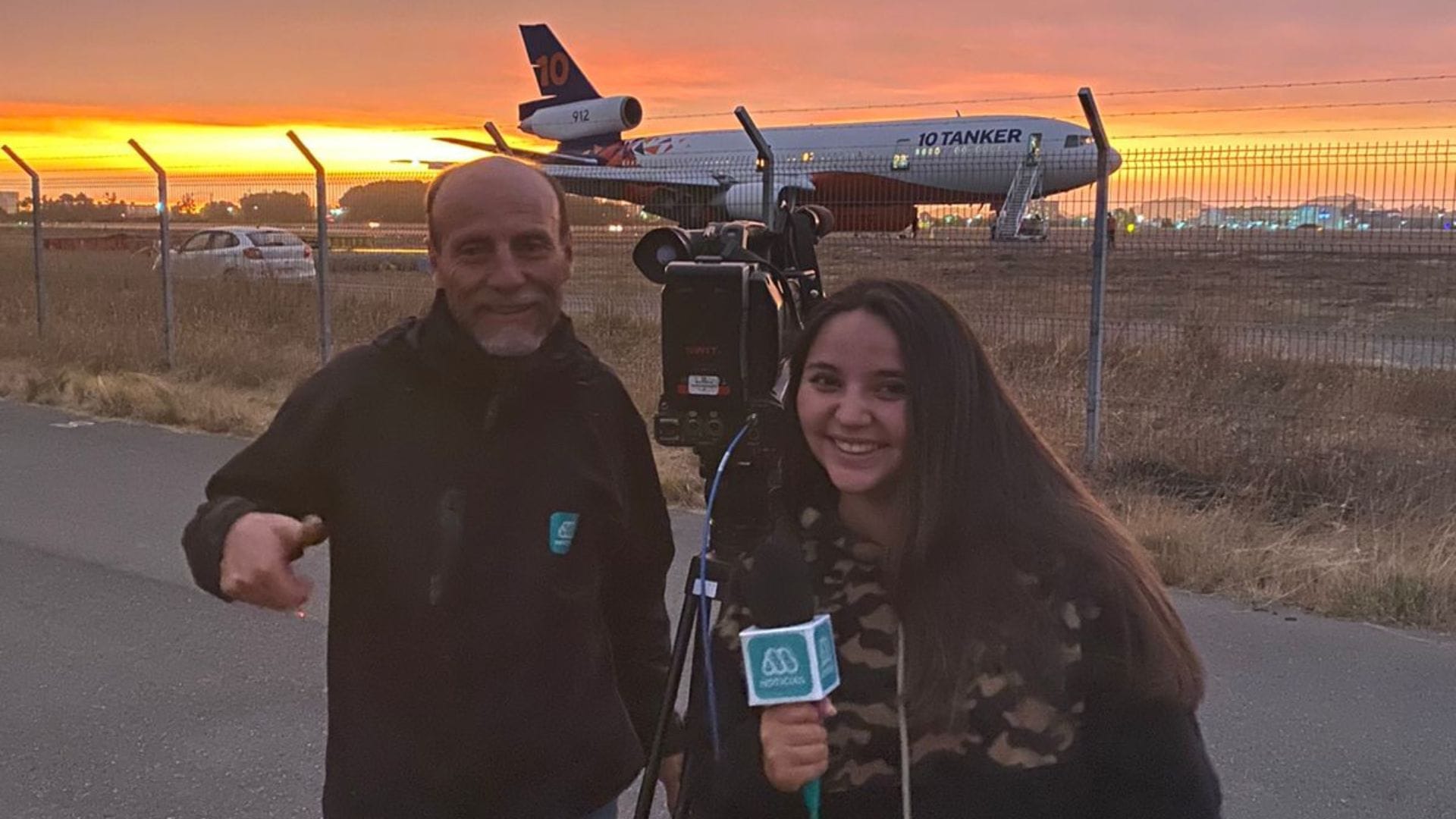Trabajando en familia: La historia de padre e hija que han informado juntos al país sobre los incendios forestales para Mega