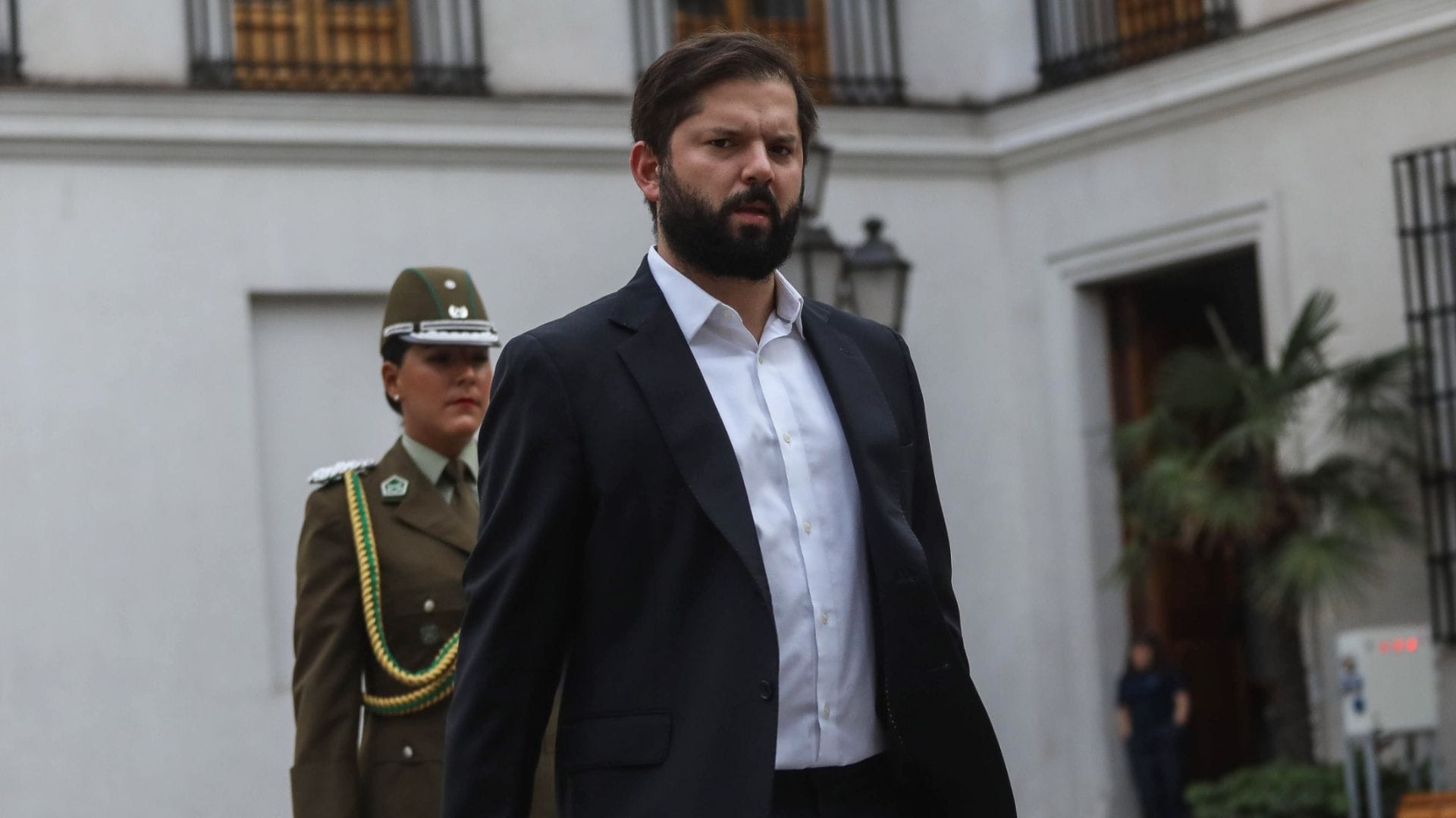 Presidente Boric retoma sus vacaciones pero aseguran que “estará monitoreando” emergencia por incendios
