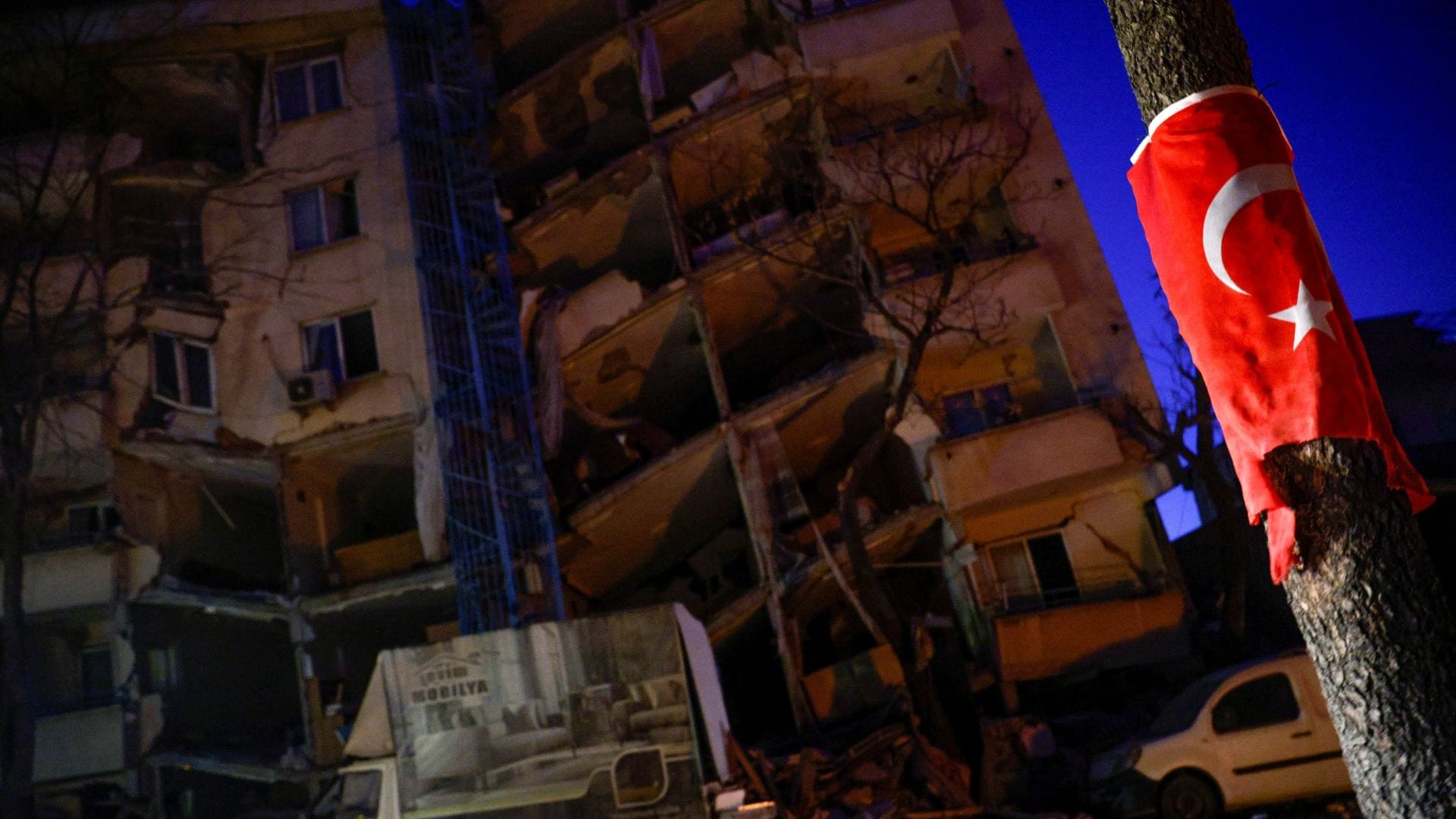 Nuevo fuerte sismo se registró entre Turquía y Siria: Reportan daños en edificios