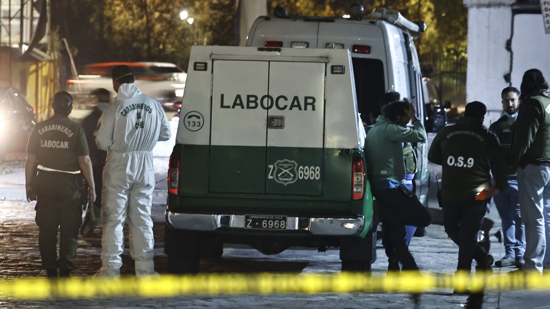 Tenía heridas de bala y arma blanca: Encuentran a hombre tendido en plena vía pública del Barrio Yungay