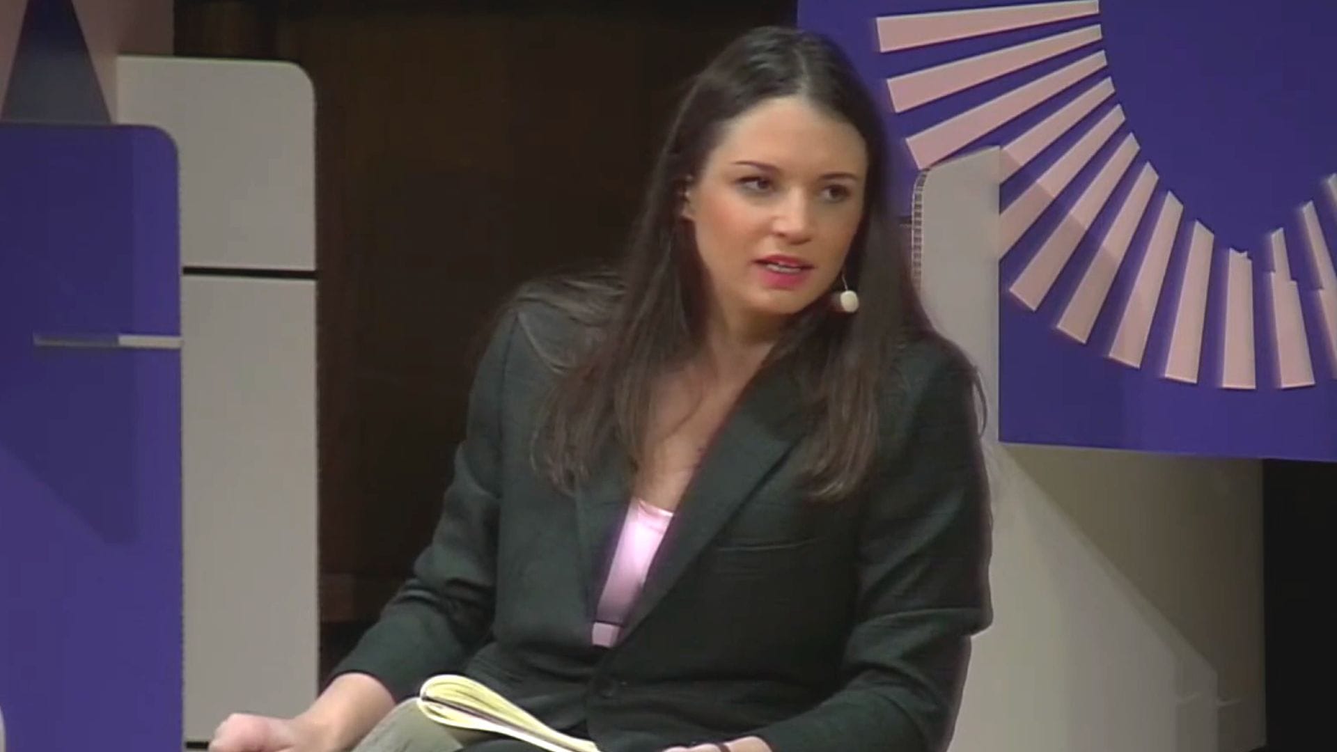Irina Karamanos dijo en España que una “campaña del terror” generó el triunfo del Rechazo en Chile