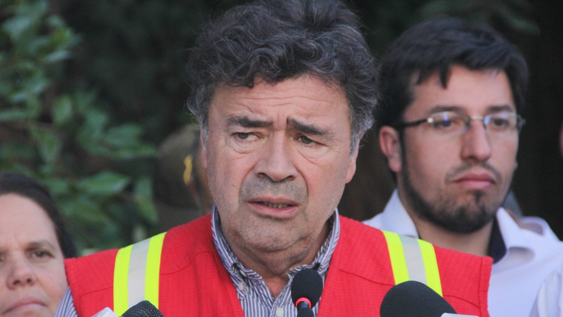 Ministro Valenzuela advierte “afectación” a abastecimiento de frutas y verduras en el Biobío tras incendios forestales