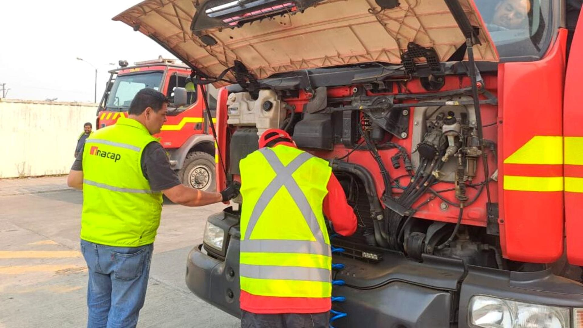 Equipo de Inacap prestó apoyo técnico a carros de distintos cuerpos de bomberos del Gran Concepción